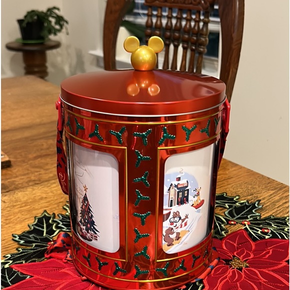Disney Holiday Disneys Holiday Tin Music Box That Changes Panels As